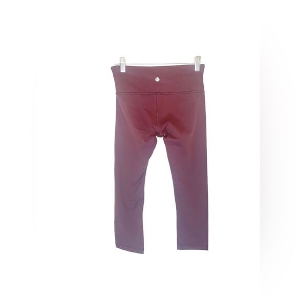Lululemon 21" Cropped Burgundy Capri Leggings Wunder Under Material - Picture 2 of 5